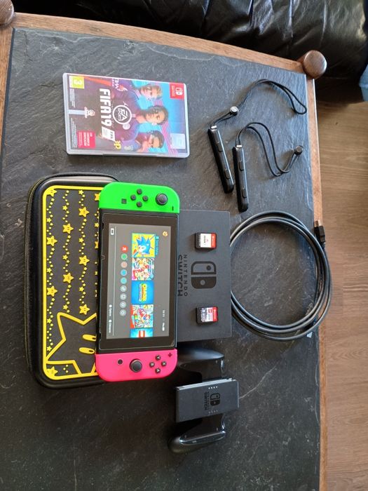 Nintendo Switch como nova + 2 jogos