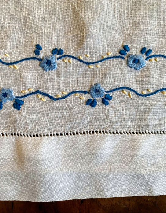 Toalha linho bordada