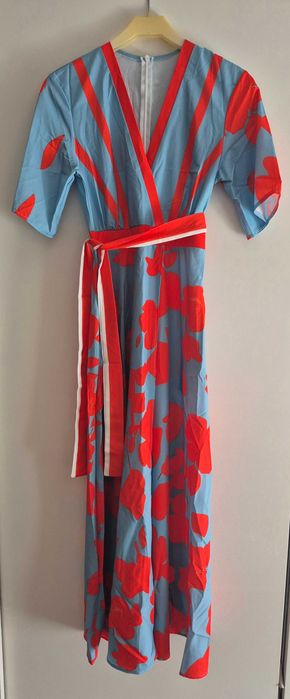 Vários vestidos de verão de mulher, novos, nunca usados