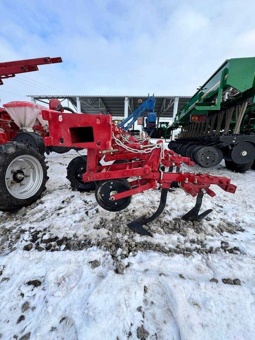Культиватор міжрядний пропашний КРН-5,6 кпк,кум,кпр,кмр в роботі небув