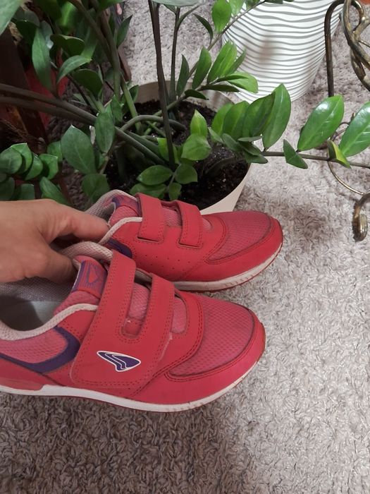 Взуття кросівки для дівчинки 34 розмір