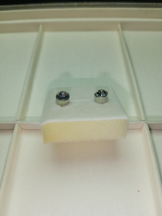 Srebrne kolczyki na sztyfty 925 z białą cyrkonią piękne