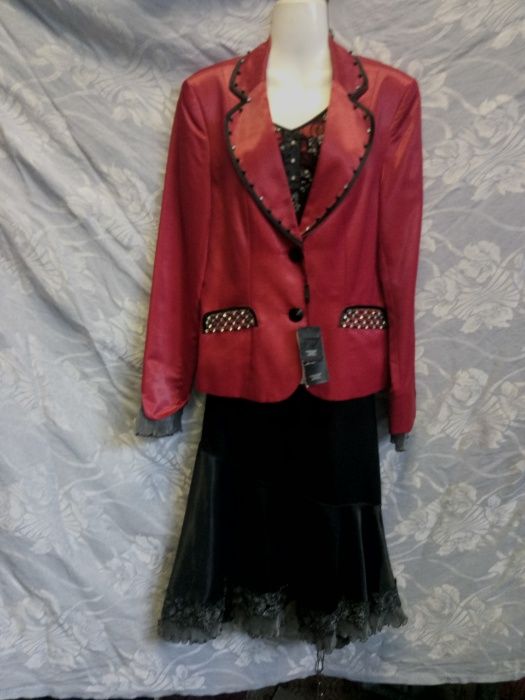 48. Новый Костюм красный Турция Тройка женский. Размер 44-46