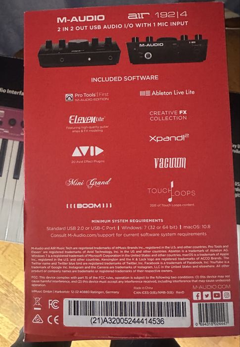 “Kit Home Studio – MIDI Keyboard + Interface de Áudio + Suporte”