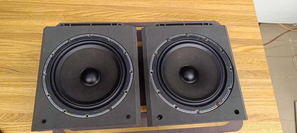 НЧ- динаміки  B&W (207мм по корзині)