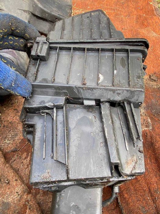 Корпус повітряного фільтра фильтра Peugeot 307 2.0HDI Пежо 9643015880C