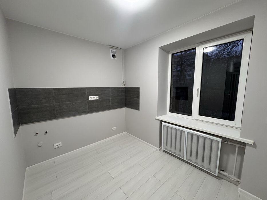 Чешка Комарова 3 кімнати