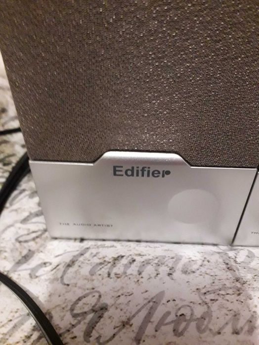 Акустическая система Edifier R18