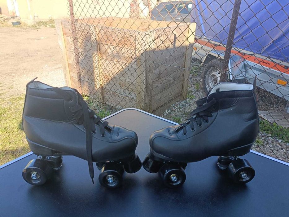 wrotki czarne r.40 czarne kółka skóra pu