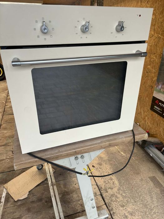 Piekarnik do zabudowy Ikea Elektrolux beżowy w linii klasycznej