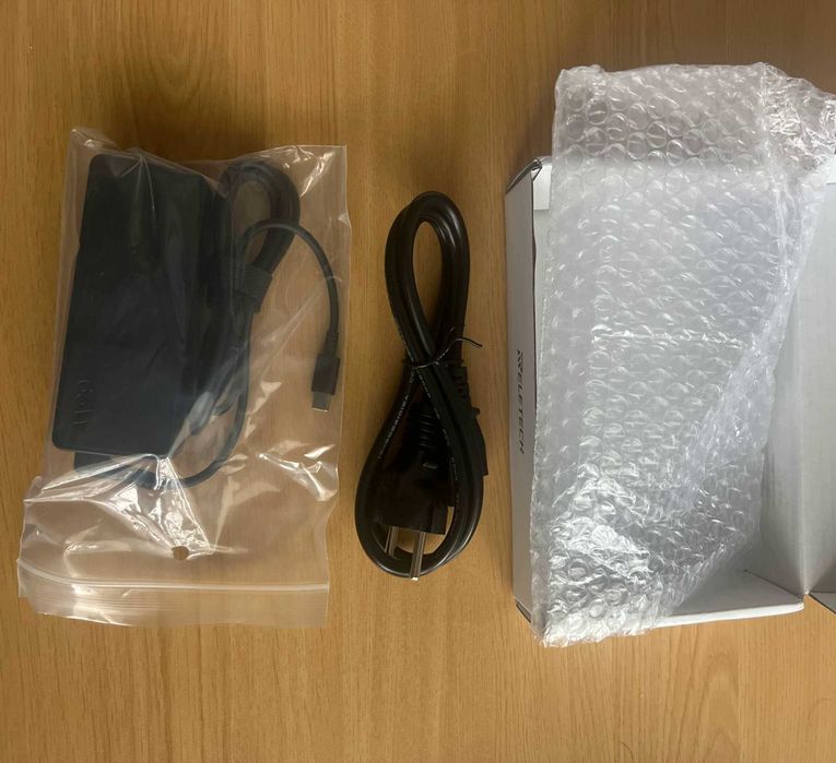 Крутое Зарядное устройство 65W USB Type-C Thunderbolt для ноутбука (универсальное)