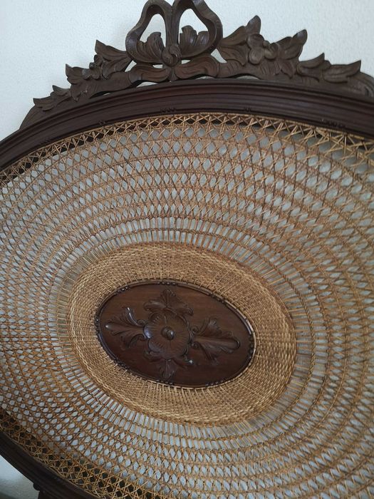 Mobília de quarto (cama, cómoda, mesas de cabeceira e cadeira)