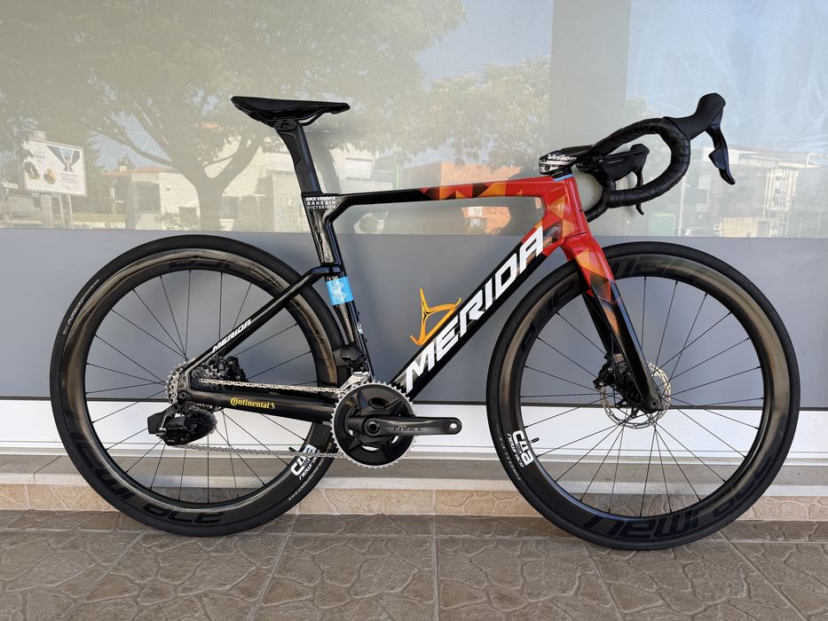 Bicicleta de estrada - Muito bem equipada AXS