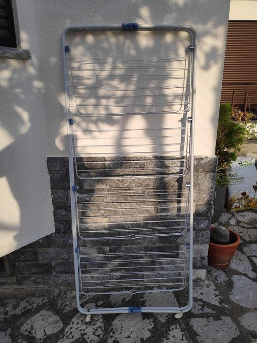 Estendal Vertical/Torre de 4 Níveis Dobrável – Grande Capacidade