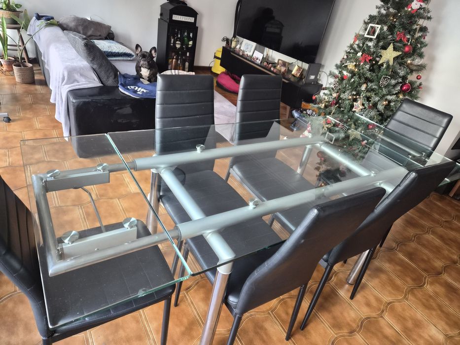 Mesa com tampo de vidro