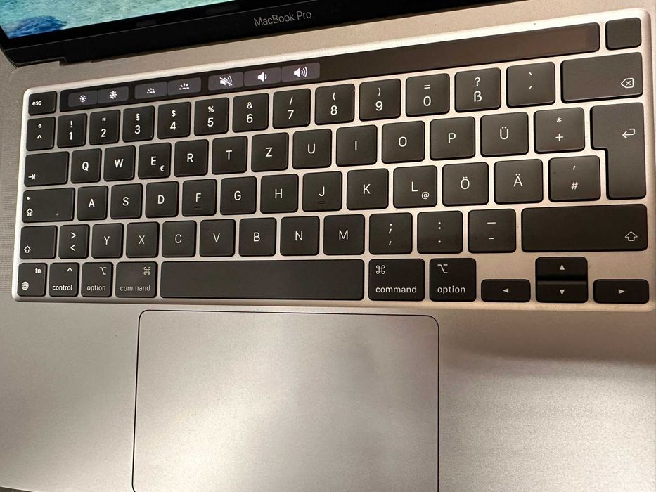 Idealny MacBook Pro 13" 2020 M1/8/256GB/MacOS 26, bateria 96%,45 cykli