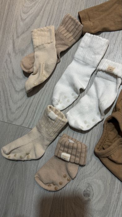 Зимова  дитяча шапка 40/42/44 ,боді, носочки