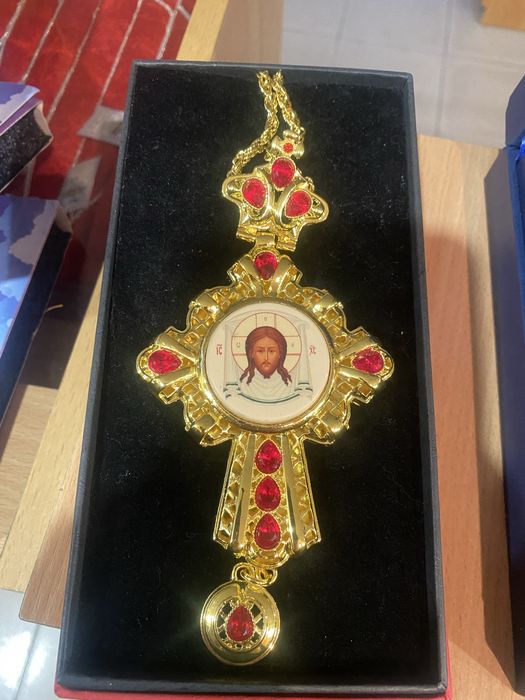 Хрест з прикрасами