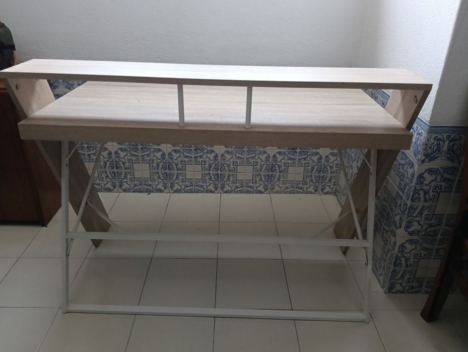 Secretária Homa para estudar