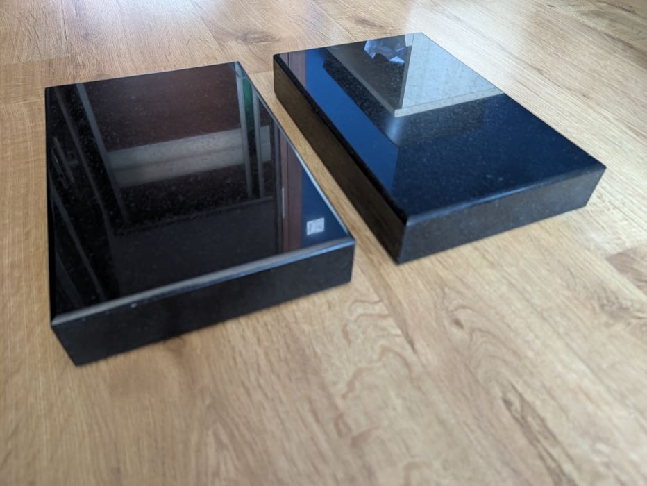 Podstawy pod kolumny głośnikowe czarny granit 30x20x5