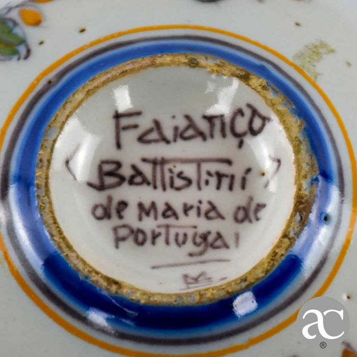 Caixa redonda em Faiança Battistini, Maria de Portugal