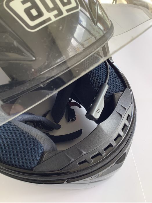 Capacete AGV Preto + auricular Bluetooth