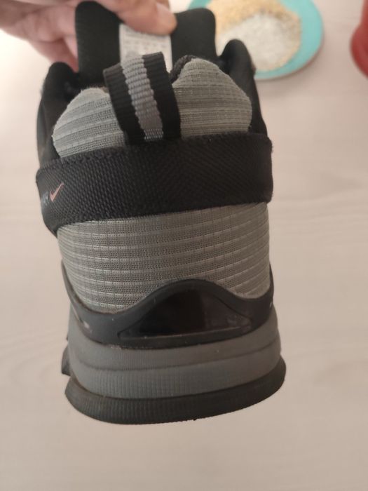 Продам кросівки NIKE