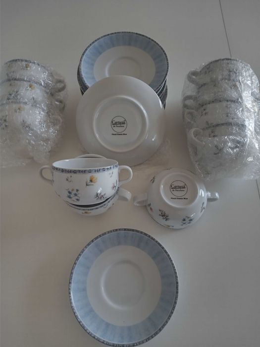 Taças de chá ou consume em porcelana