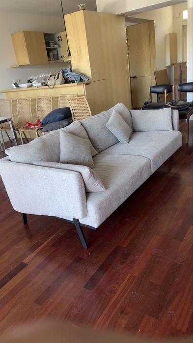 Sofa AREA com 4 anos