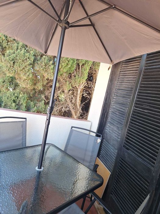 Conjunto mesa e cadeiras