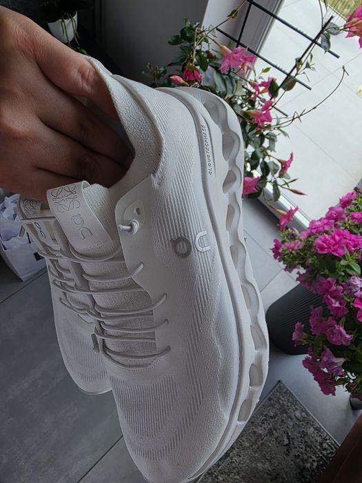 On buty sportowe