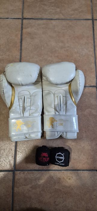 Sprzedam Rękawice bokserskie Leone.