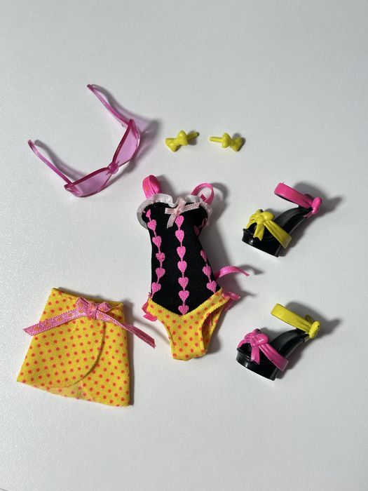 Ubrania dla lalki Monster High Gloom Beach Draculaura Doll 2010 Mattel