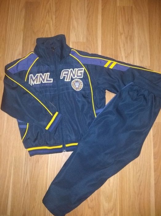 Спортивный костюм на мальчика новый