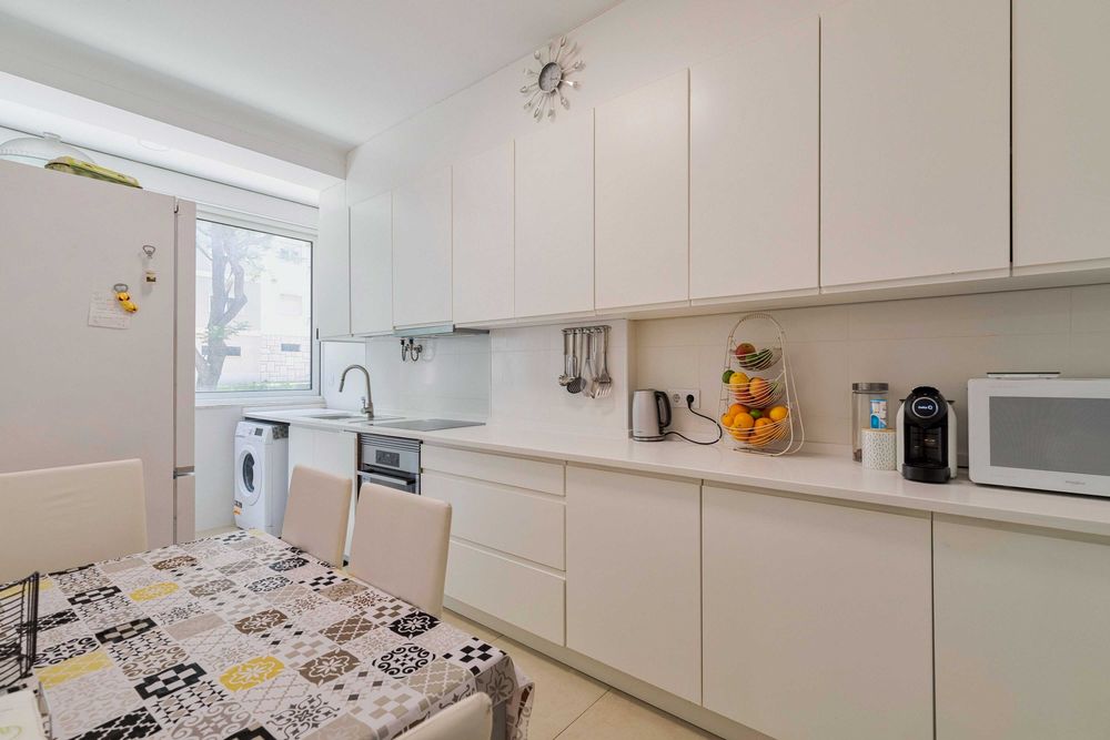 Apartamento T3 Remodelado com Varandas em Setúbal