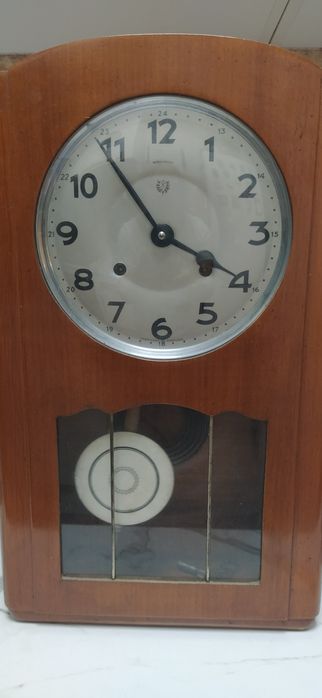 Relógio a funcionar em pleno . Estado irrepreensível.