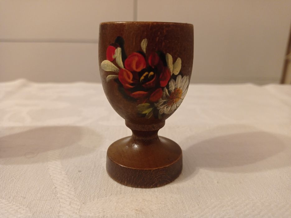 6 drewnianych kieliszków do jajek