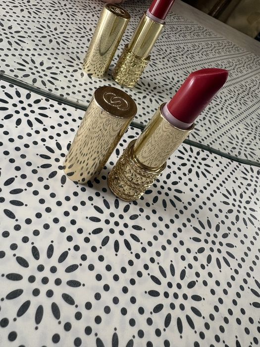 Червона губна помада