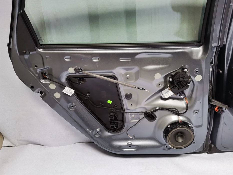 drzwi lewe  tył passat gt usa b7 lift b8 16-18 oryginał