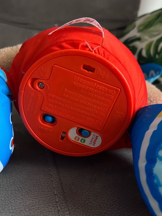 Peluche interativo educacional