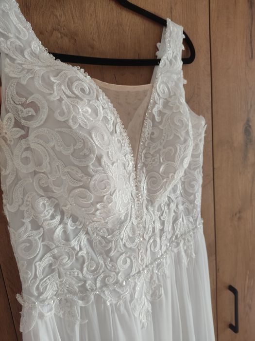 Suknia ślubna w stylu boho / romantycznym.