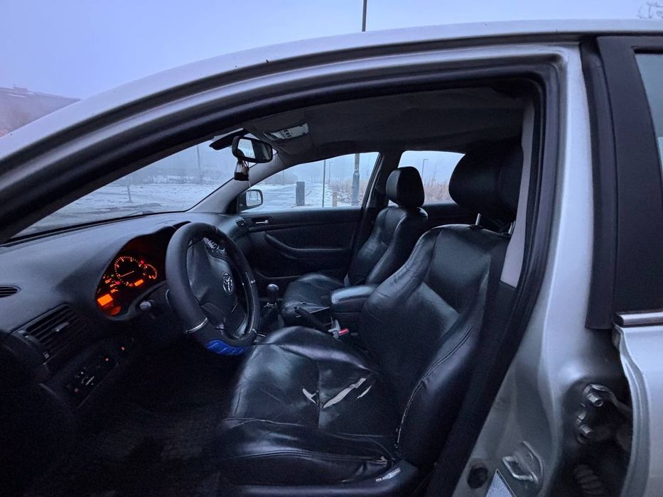 Тайота Авенсис 2,0 D для війскових