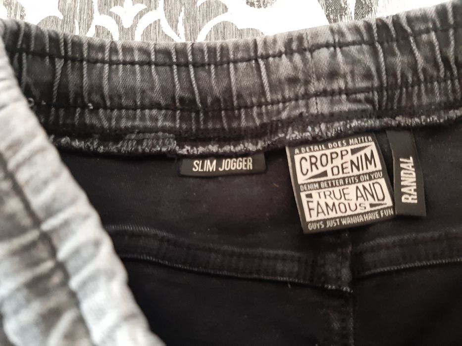 Spodnie dżinsowe slim CROPP