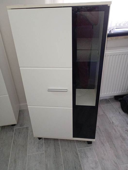 Szafki  meblowe witryny