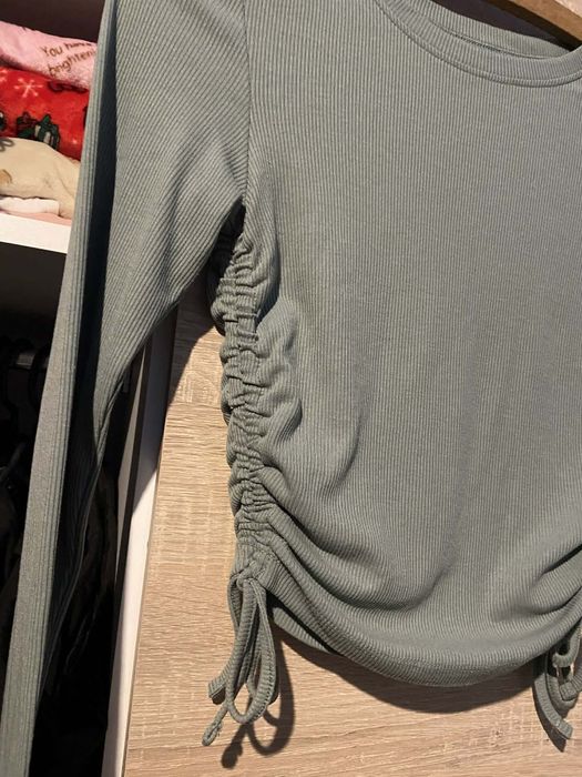 Zielony crop top na dlugi rękaw
