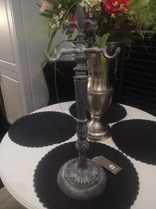 Przepiękny żeliwny stojak na wieniec