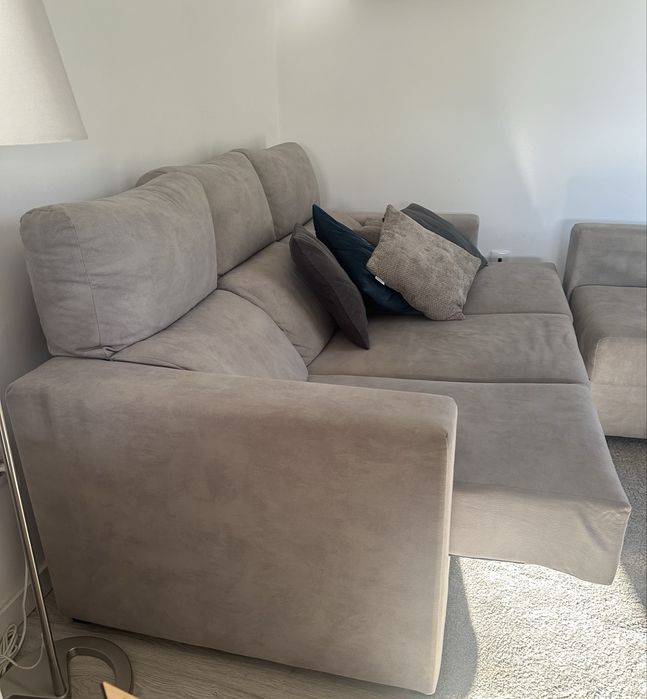 Sofa com 3 lugares e chaise longue separado - cinzento