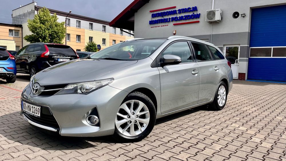Toyota Auris Toyota Auris Kombi 1.6 benzyna 132 KM | 2013 | 119 008 km | Zadbana