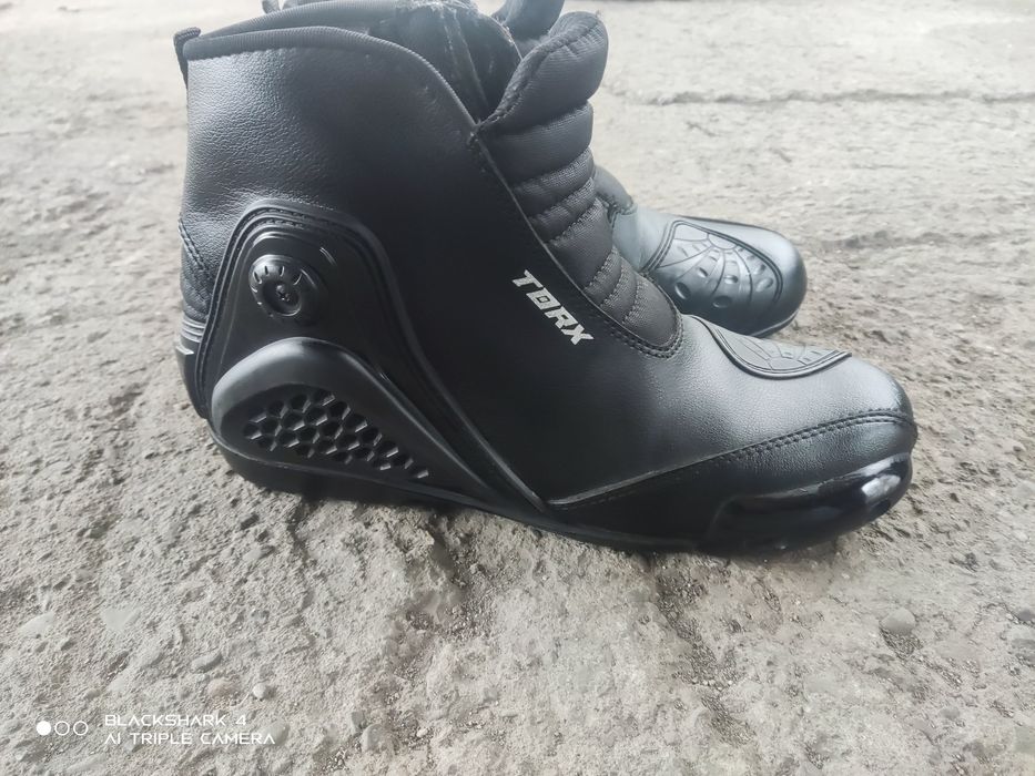 Buty krótkie TORX Black rozmiar 44 stan bardzo dobry używane.