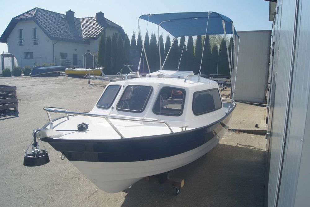 Łódź kabinowa wedkarska roman 425  Iława okazja